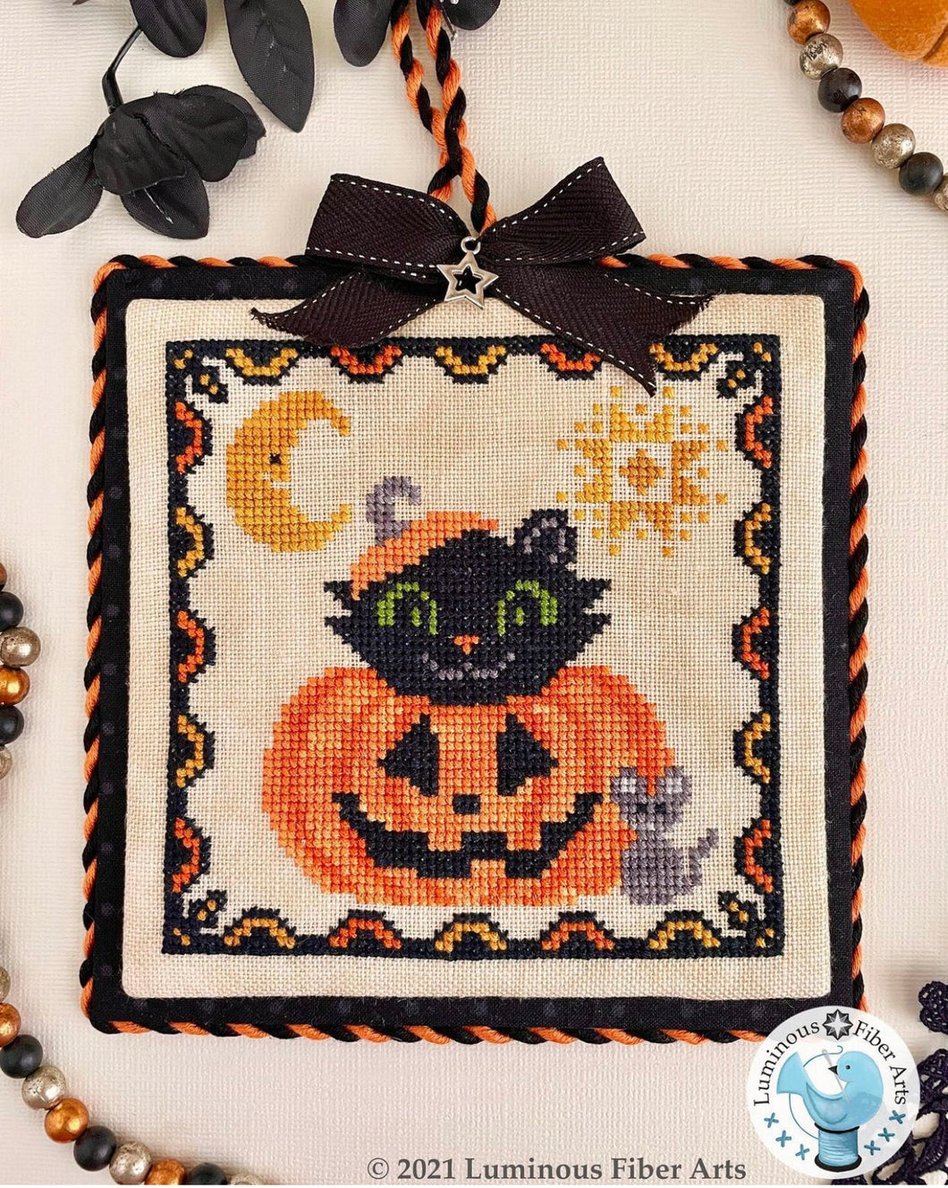 Cat-O-Lantern by Luminous Fiber Arts