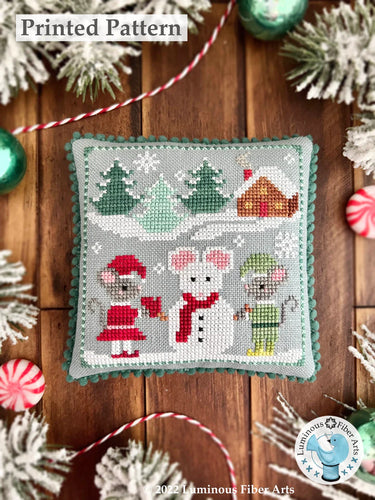 Mousecapades 3: A Snowmouse by Luminous Fiber Arts